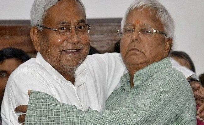 BIHAR POLITICS : नीतीश ले सकते हैं बड़ा फैसला, क्या होगा राजद का अगला कदम, जानें