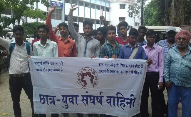 जमशेदपुर : स्वास्थ्य केंद्र बनकर तैयार, नहीं हो रहा है उद्घाटन, छात्र युवा वाहिनी ने डीसी को सौंपा ज्ञापन