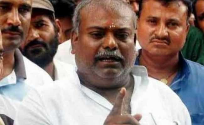 जेल में बंद RLD MLA राजबल्लभ यादव की दबंगई, महिला डीएसपी को धमकाया, एसएसपी से शिकायत