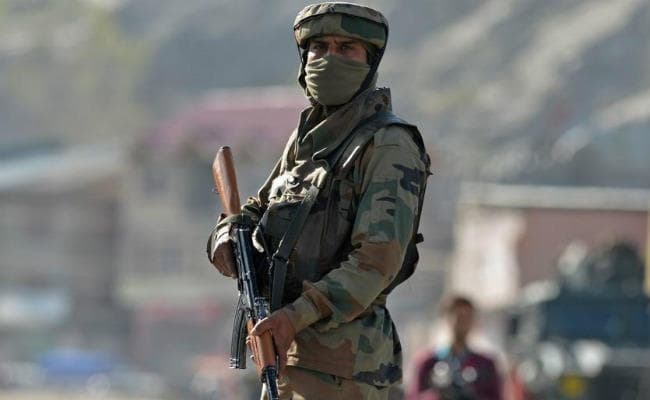 चौकी पर फोन का इस्तेमाल करने पर डांटने से नाराज जवान ने मेजर को मारी गोली, मौत