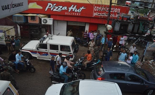 बिहार : गया में UAE मनी एक्सचेंज सेंटर से दिनदहाड़े 13 लाख व 350 ग्राम सोने के जेवरात लूटे