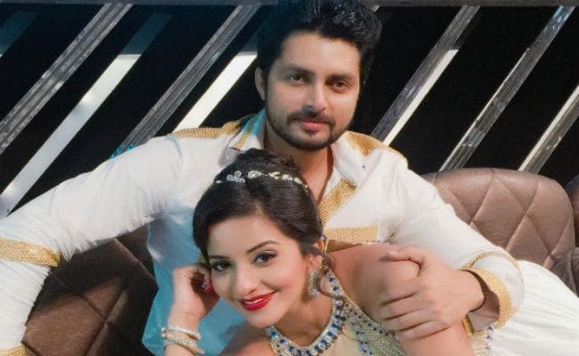 सोशल मीडिया पर छाईं भोजपुरी एक्‍ट्रेस मोना‍लिसा, पति संग मलेशिया में कर रही हैं इंज्‍वॉय