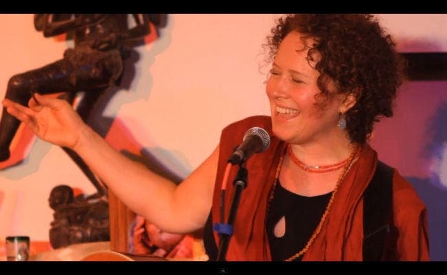 VIDEO : हनुमान चालीसा का यह पश्चिमी अंदाज अगर तुलसीदास देख-सुन लेते तो...?