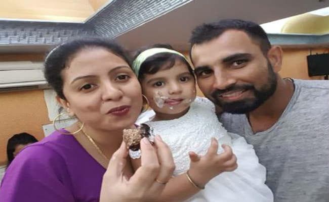 एक बार फिर ट्रोल के शिकार हुए मोहम्मद शमी, पत्नी की ड्रेस पर हंगामा