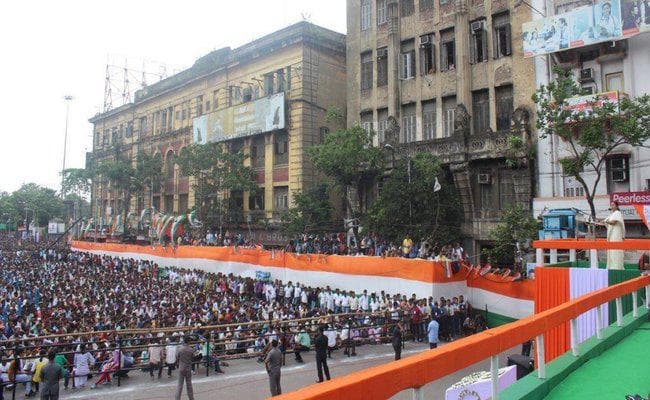 शहीद दिवस VIDEO : ममता समर्थकों पर बरसी थी गोलियां, 13  युवाअों की हुई मौत, 1000 हुए घायल