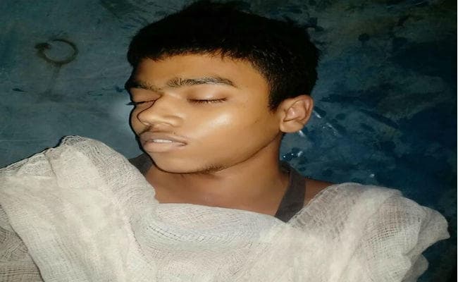 कोडरमा : नवोदय के छात्र ने की आत्महत्या, परिजन ने लगाये आरोप, प्रिंसिपल-टीचर से मारपीट