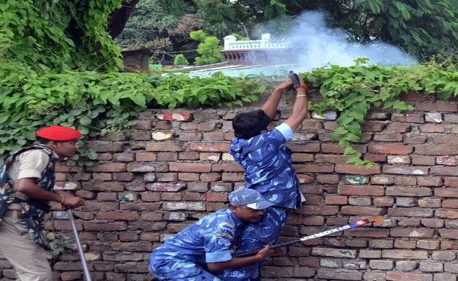 VIDEO : मुजफ्फरपुर में कमरा मुहल्ला शिया जामा मसजिद के इमाम गिरफ्तार, डीएम-एसएसपी कर रहे कैंप