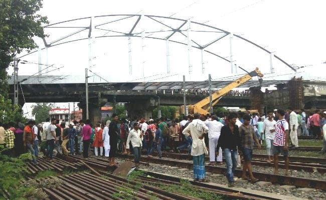 सासाराम में निर्माण के दौरान आरओबी का सपोर्ट गिरने से दो मजदूरों की मौत, पांच घायल