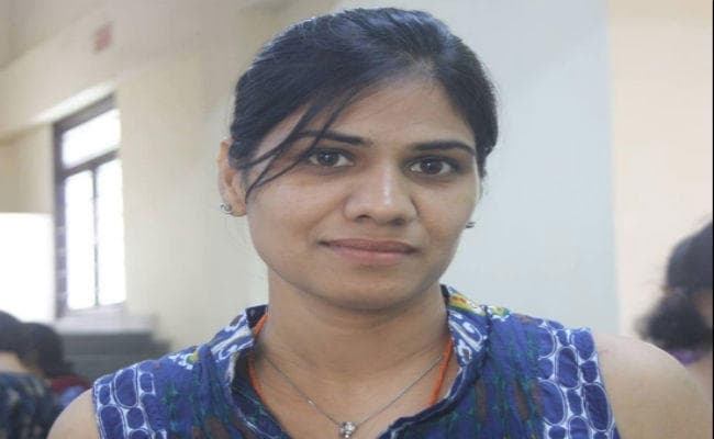 #NaturalSelfi बाजारवाद का विरोध करने के लिए सोशल मीडिया में बिना मेकअप के तसवीर पोस्ट कर रही हैं महिलाएं