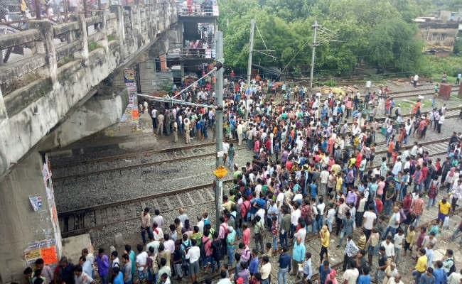 रेलवे ओवर ब्रिज का गार्डर गिरने से दो मजदूरों की मौत, पांच जख्मी, भागे इंजीनियर-ठेकेदार