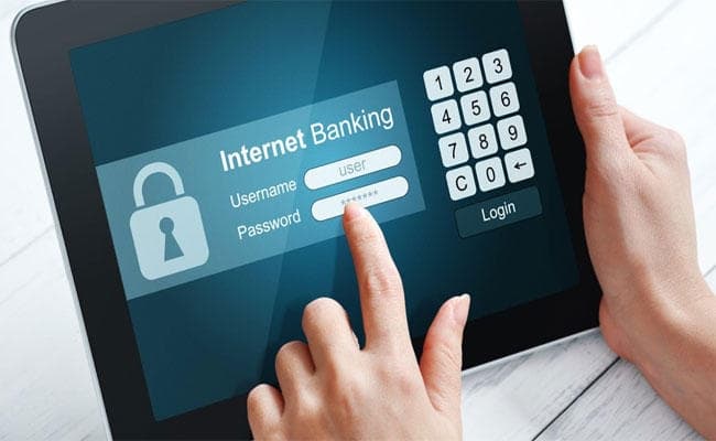 पूर्व पत्नी का एकाउंट हैक करने के आरोप में गिरफ्तार