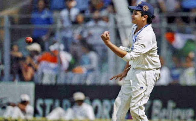 अर्जुन तेंदुलकर ने इंग्लैंड के खिलाफ फाइनल के लिए महिला क्रिकेट टीम को कराया प्रैक्टिस