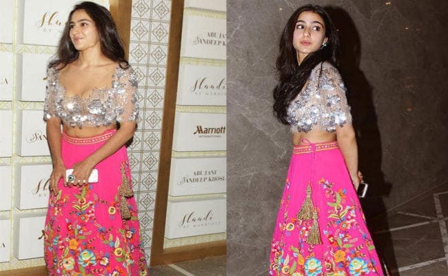 जब फैशन शो में सारा अली खान के आगे फीकी पड़ीं सोनम कपूर...! देखें PHOTOS