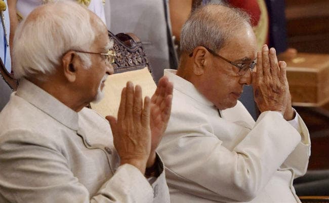 बेटी शर्मिष्ठा करेंगी प्रणब मुखर्जी की देखभाल, राष्‍ट्रपति भवन से कोई भी तोहफा नहीं ले जायेंगे प्रणब