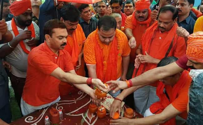 मुख्यमंत्री ने तीसरी सोमवारी पर जमशेदपुर के सूर्य मंदिर में किया भगवान शिव का जलाभिषेक