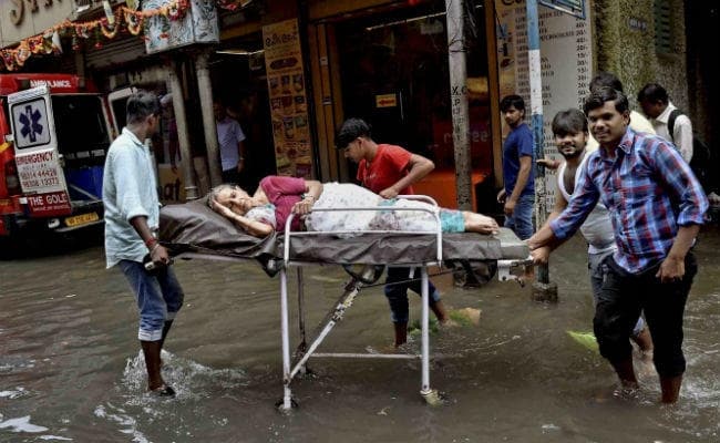 सक्रिय मानसून से देशभर में आफत, अगले तीन दिनों तक भारी बारिश की चेतावनी