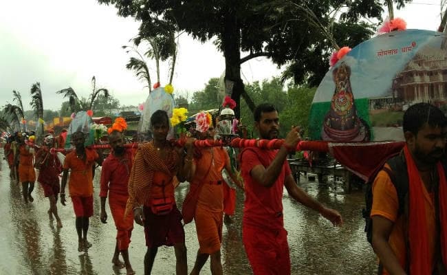 अद्भुत आस्था :  108 फीट लंबी कांवर के साथ बाबाधाम पहुंचा कांवरियों का जत्था,VIDEO