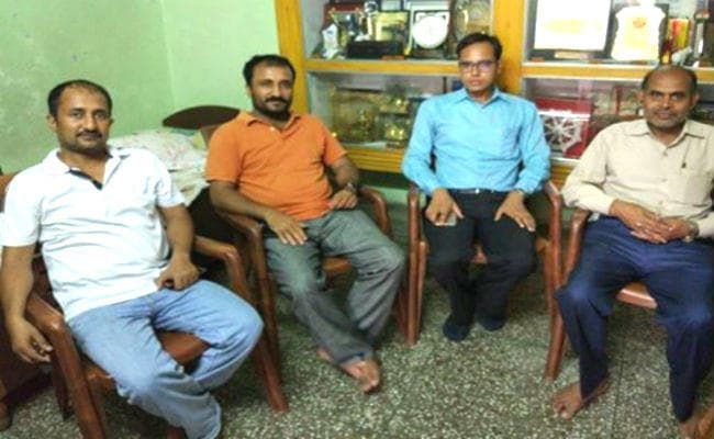 ज्योतिष कुमार अपने गुरू सुपर 30 के आनंद कुमार को गुरुदक्षिणा देने लौटे बिहार