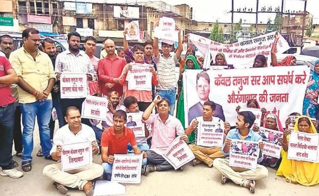 डीएम के पक्ष में उतरे राजनीतिक कार्यकर्ता व आमलोग