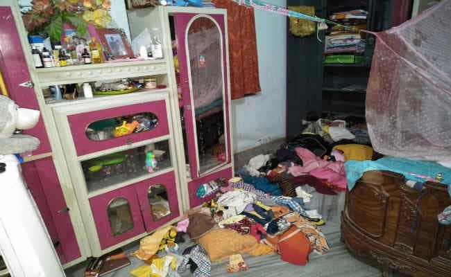 पाकुड़ में दवा व्यवसायी के घर डाका, मकान मालिक को घायल कर लूट ली लाखों की संपत्ति