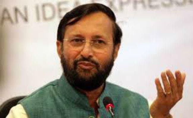 स्कली पाठ्‌यक्रम से नहीं हटेंगीं गुरुदेव रवींद्रनाथ टैगोर की रचनाएं : प्रकाश जावडेकर