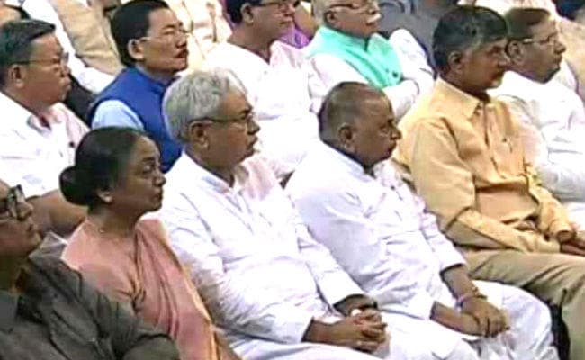 राष्ट्रपति के शपथ ग्रहण समारोह में मीरा के साथ बैठे नीतीश
