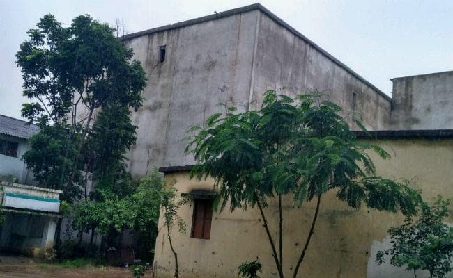 झारखंड : बारिश में कभी भी गिर सकता है कोल्‍ड स्‍टोरेज, गैस रिसाव से हो सकता है भारी नुकसान