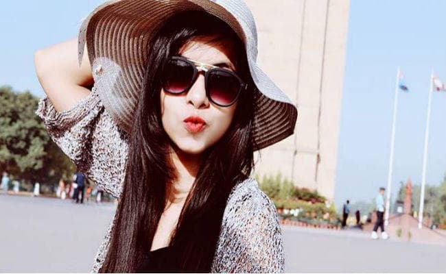 #She_Is_Back : #DhinchakPooja का नया VIDEO ''बापू दे दे थोड़ा कैश'' #YouTube पर आया