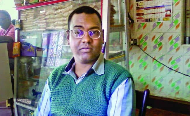 आखिर ऐसा क्या लिख दिया सोवेंद्र शेखर ने कि उद्वेलित हुए आदिवासी लेखक और सामाजिक कार्यकर्ता आखिर ऐसा क्या लिख दिया सोवेंद्र शेखर ने कि उद्वेलित हुए आदिवासी लेखक और सामाजिक कार्यकर्ता