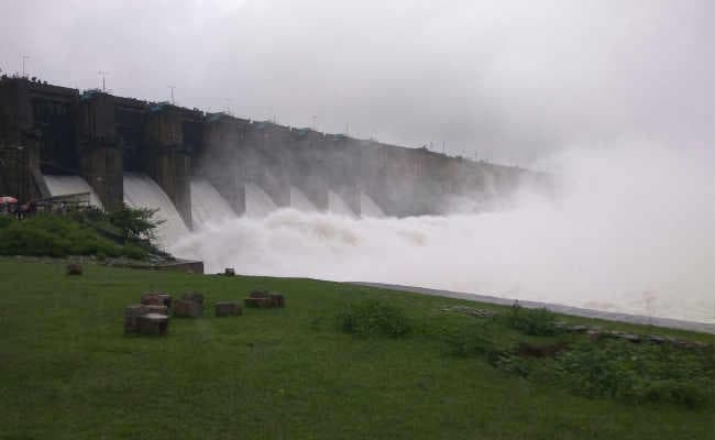 रामगढ़ के पास चुटुपालु घाटी में लैंड स्लाइड, गेतलसूद व सिकिदिरी डैम के सभी फाटक खोले गये, देखिये VIDEO