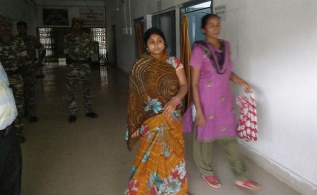 देवघर के मधुपुर से 10 हजार रुपये घूस लेते मुखिया गिरफ्तार