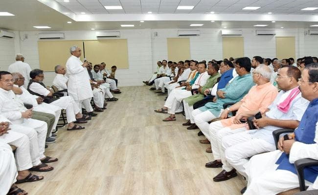 नीतीश फिर बनेंगे बिहार के सीएम, शपथ ग्रहण आज शाम पांच बजे