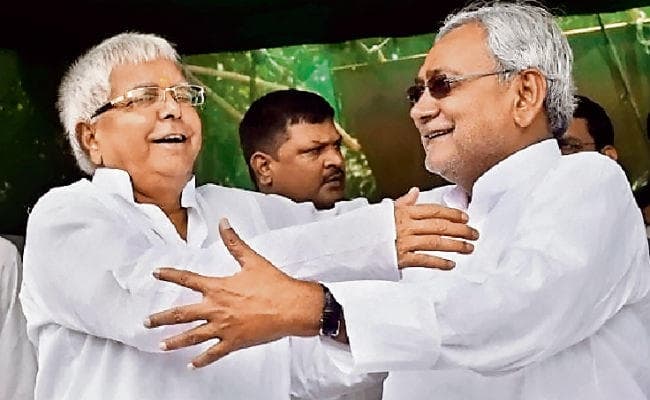23 साल बाद 2015 में हाजीपुर के सुभई में एक मंच पर मिले थे लालू-नीतीश, कहा था हमने भुला दिया मतभेद