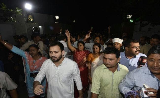 तेजस्वी ने कहा-यह लोकतंत्र की हत्या है, RJD का हंगामा और विरोध प्रदर्शन शुरू