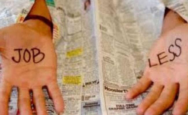देश में बढ़ रही है बेरोजगारी, मोदी सरकार की बढ़ी चिंता