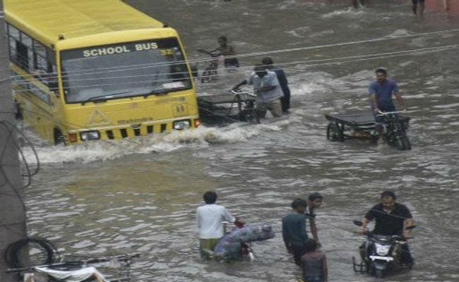 आज भी बंद है सरकारी और निजी स्कूल