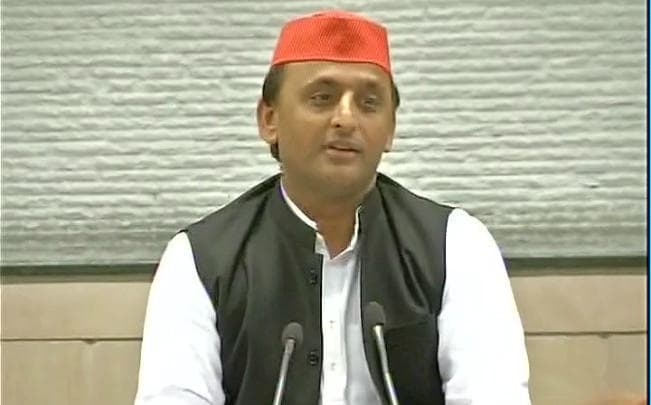 अखिलेश का नीतीश पर तंज: ना ना करते, प्यार तुम्हीं से कर बैठे...