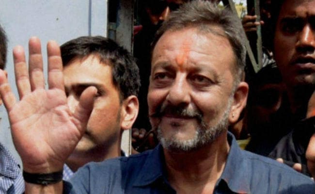 अगर नियम तोड़े गये हैं तो फिर संजय दत्‍त जेल भेजे जा सकते हैं : महाराष्‍ट्र सरकार