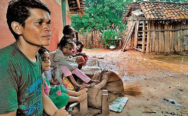 कोई तो आये, जो भगाये हमारा दुख-दलिद्दर