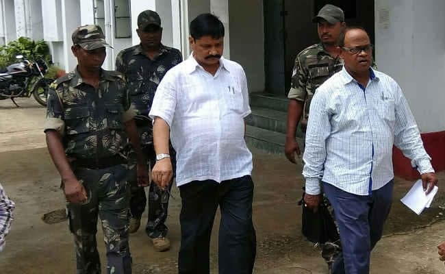 VIDEO : संताल परगना के क्षेत्रीय परिवहन प्राधिकार के कर्मचारी और दलाल गिरफ्तार