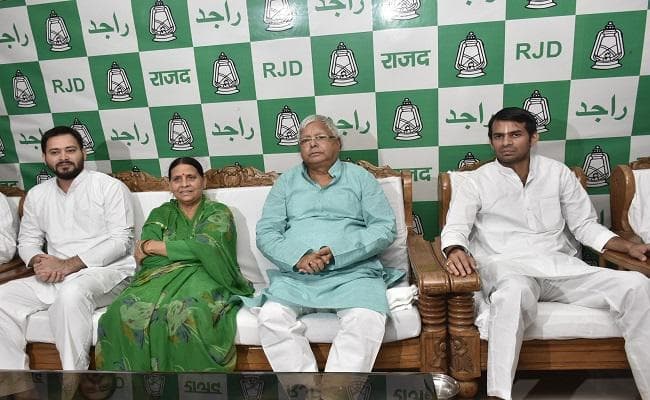 लालू के पुत्र तेज प्रताप का ट्वीट, ”नीतीश जी आपका DNA चेक हो गया, बाल-नाखून वापस मंगवा लीजिए”