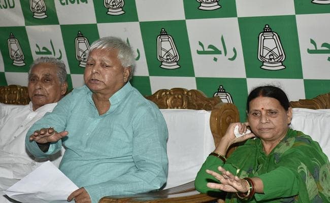 लालू बोले, नीतीश ने चौपट कर लिया अपना राजनीतिक करियर, राबड़ी ने कहा- BJP संग मिलकर रची साजिश