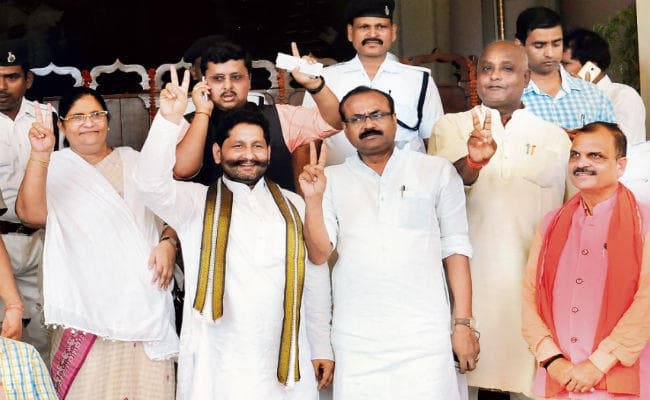 भाजपा नेताओं से पटा था विस परिसर