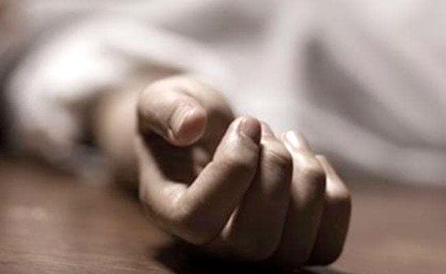 प्यार में मिला धोखा: युवती की रहस्यमय मौत से परिजनों ने हटाया परदा, कंपनी के दफ्तर में तोड़फोड़