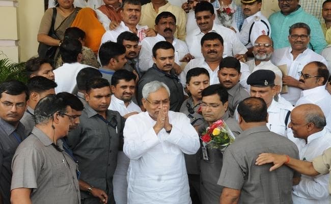 Nitish Government : नयी सरकार का शपथ ग्रहण आज, शाम 4:30 बजे 7वीं बार सीएम बनेंगे नीतीश, तारकिशोर का डिप्टी बनना तय Nitish Government : नयी सरकार का शपथ ग्रहण आज, शाम 4:30 बजे 7वीं बार सीएम बनेंगे नीतीश, तारकिशोर का डिप्टी बनना तय