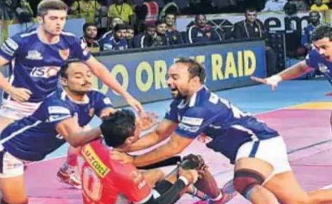 प्रो-कबड्डी लीग : दबंग दिल्ली ने अभिषेक बच्चन की टीम को हराया, दूसरे मैच में पटना की टीम जीती