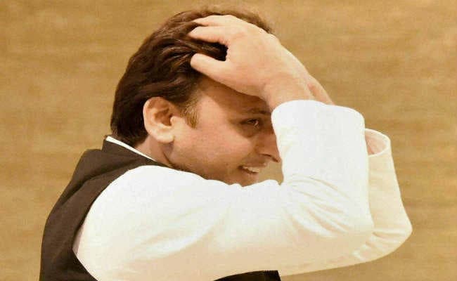 सपा और बसपा के तीन एमएलसी के इस्तीफे के बाद विपक्षी खेमे में खलबली