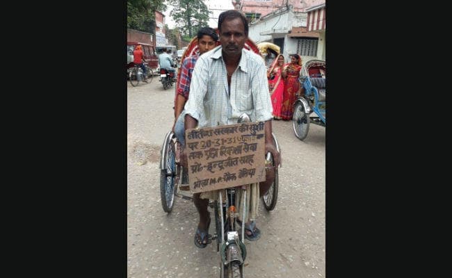 नीतीश - भाजपा गंठबंधन की खुशी में इंद्रजीत ने दो दिनों तक दी फ्री रिक्शा सेवा