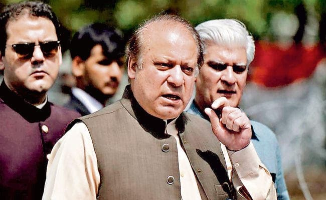 पाक में लोकतंत्र फिर कमजोर