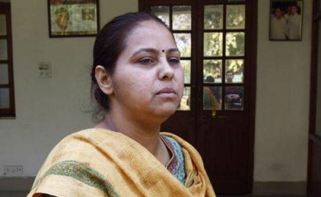 पहले मीसा भारती की संपत्ति होगी जब्त